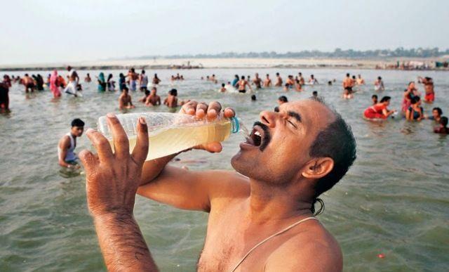 泛亚电竞不可思议的印度；印度人喝牛尿治病与练瑜伽都有近五千年的历史(图8)