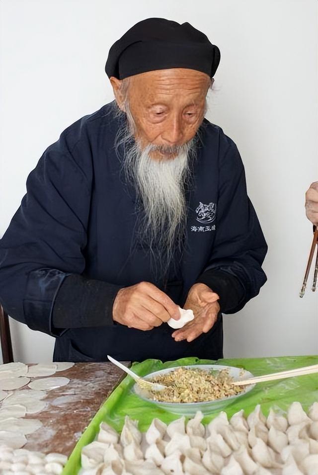 道医张至顺活到泛亚电竞104岁人称“陆地仙人”他的养生秘诀被公开(图3)