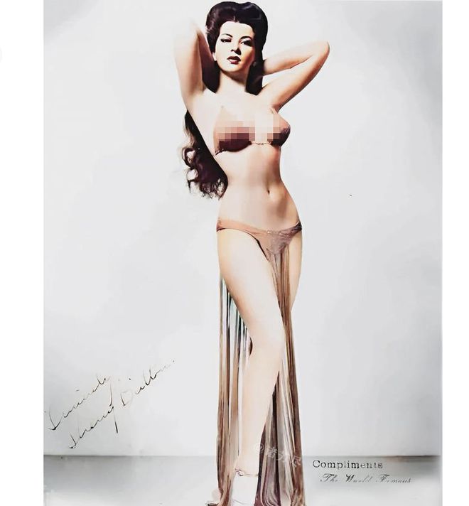 泛亚电竞1940年美国肚皮舞表演者上台前的惊艳照46cm腰围让她备受追捧(图1)