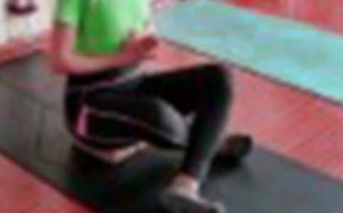 泛亚电竞减肚子最有效的瑜伽动作视频(图1)