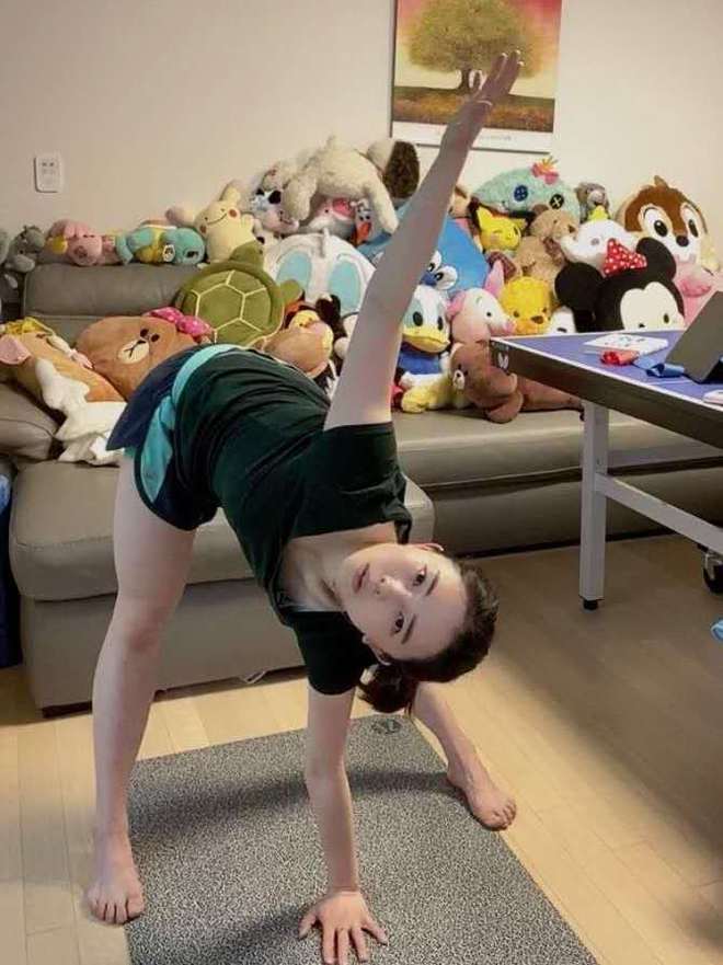 泛亚电竞乒坛第一美女田志希在家练瑜伽走光网友：尺度一直都是这么大吗(图1)