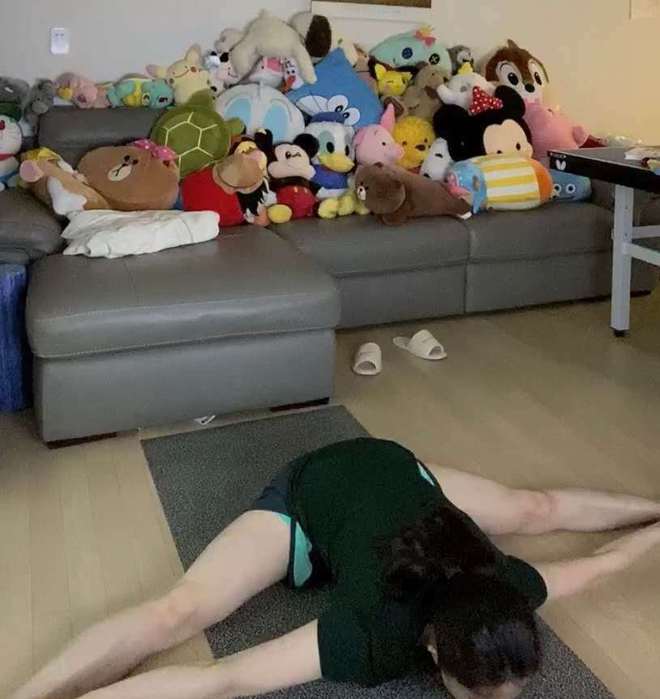 泛亚电竞乒坛第一美女田志希在家练瑜伽走光网友：尺度一直都是这么大吗(图3)