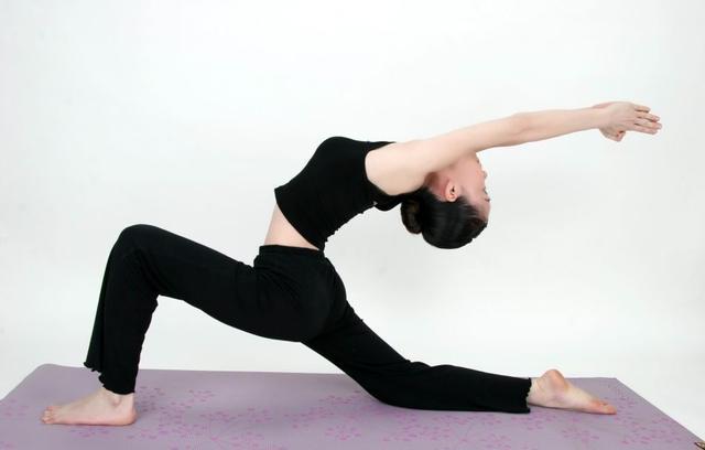 泛亚电竞坚持进行瑜伽运动帮你塑造翘臀提升气质缓解生活压力(图1)