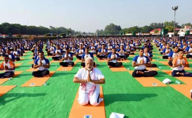 泛亚电竞印度再出新“操作”一瑜伽大师嘲讽现代医学印度医学人员怒了(图2)