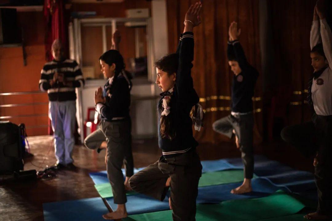 瑜伽周报 尼泊尔将瑜伽纳入学校必修科目 ；巴厘岛节宣布延期；Pure、Y+恢复运营泛亚电竞(图1)
