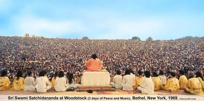 泛亚电竞51年前印度瑜伽大师在举世闻名的音乐节上“治愈”了所有人：去创造世界而不是破坏它(图1)
