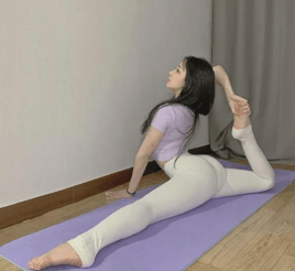 泛亚电竞韩国瑜伽女神黄金比例的身材惹人羡慕小细腰、大长腿太可了(图1)