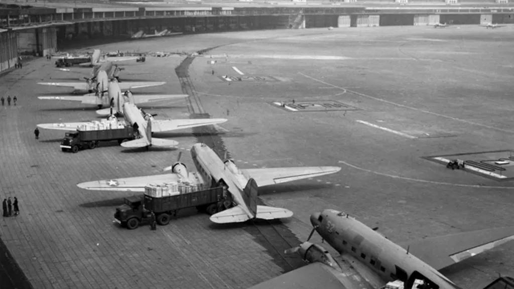 航空百科 发生在二战后的“柏林空运”当时有何意义？泛亚电竞(图4)
