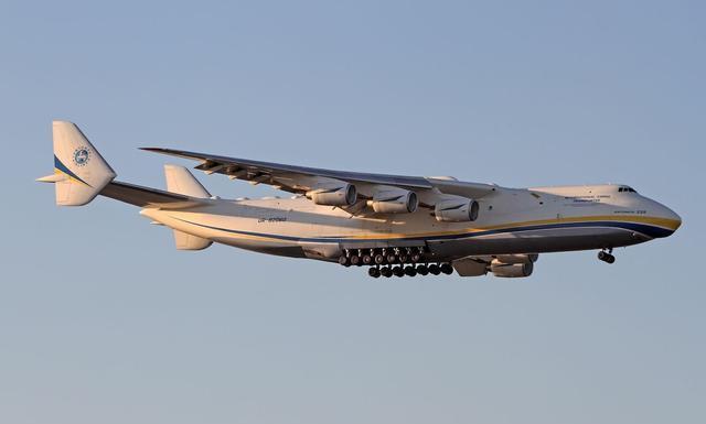 世界上最大的飞机：32个轮子640吨起飞重量运输能力有多强悍泛亚电竞？(图4)