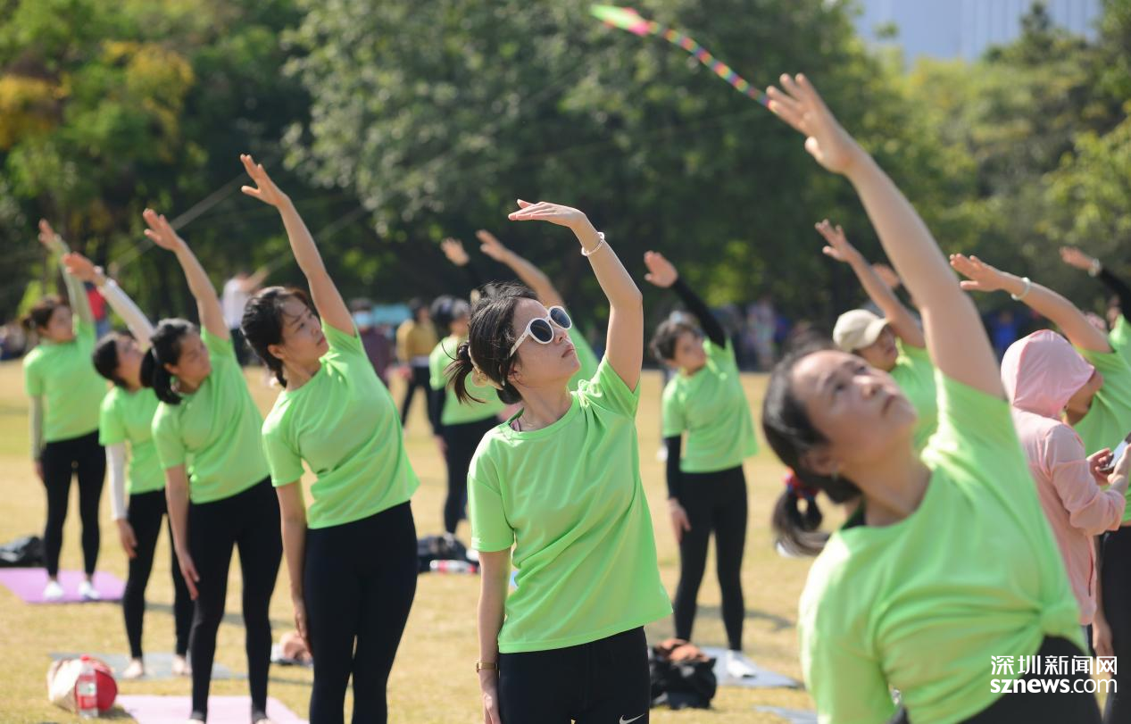 2023“深圳踏青日”文体旅系列活动泛亚电竞之健身瑜伽在莲花山举办(图1)