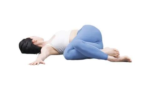 泛亚电竞7个睡前瑜伽动作促进睡眠焕发女人好气色！(图8)