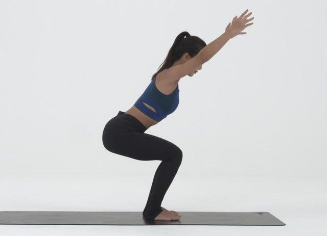 泛亚电竞四个瑜伽动作强健腹肌腰痛自然远离你(图5)