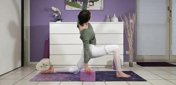 泛亚电竞“筋长一寸寿延十年”10个拉伸瑜伽体式假期在家练超舒服(图2)